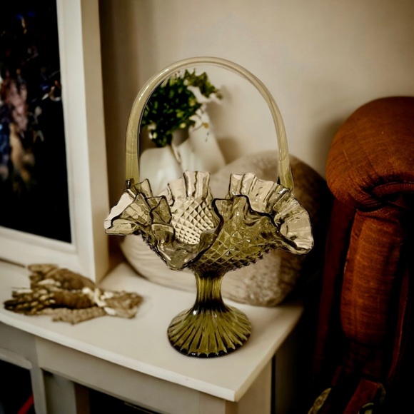 Indiana Glass Green Diamond Point Pedestal Basket - Picture 12 of 16